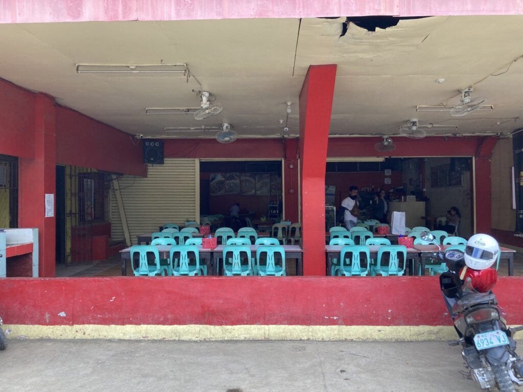 the outside of a restaurant.