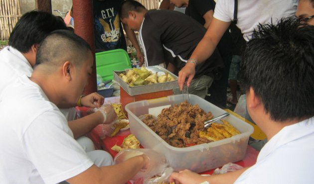 People dining at pungko-pungko