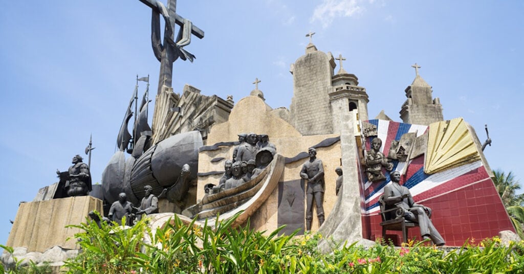 A large monument that shows the history of cebu.